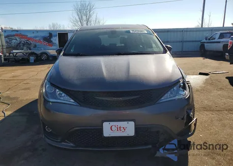 2018 Chrysler Pacifica Touring Plus z USA, uszkodzony, nr VIN 2C4RC1FG0JR194108